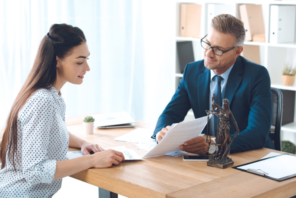 5 Differences Between Public Defenders & Private Attorneys public defender vs private attorney